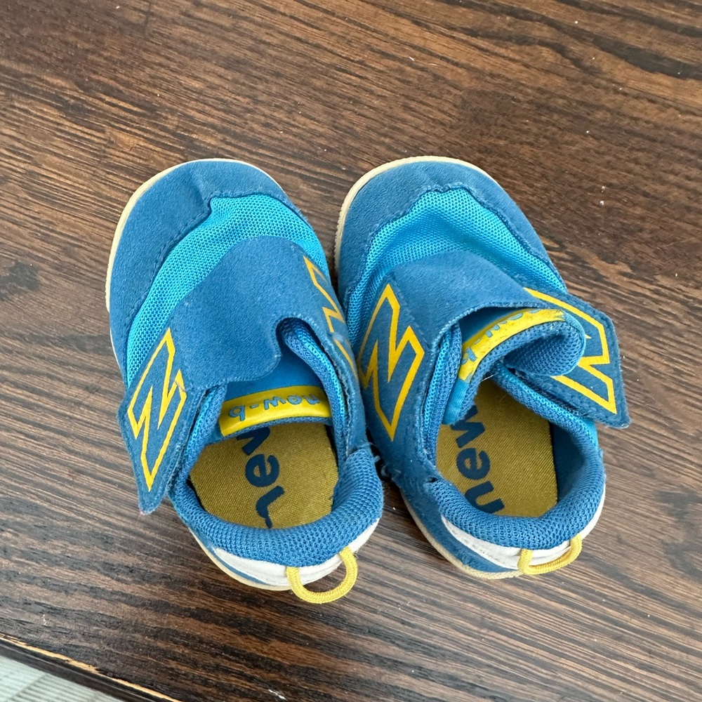 New Balance NEW-B FIRST Hook & Loop walkers Sneakers in Blue and Yellow